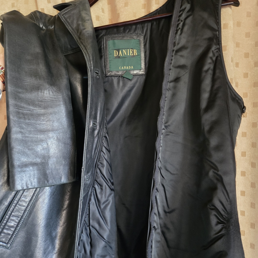 Danier Black Leather Women's Jacket - Picture 3 of 4